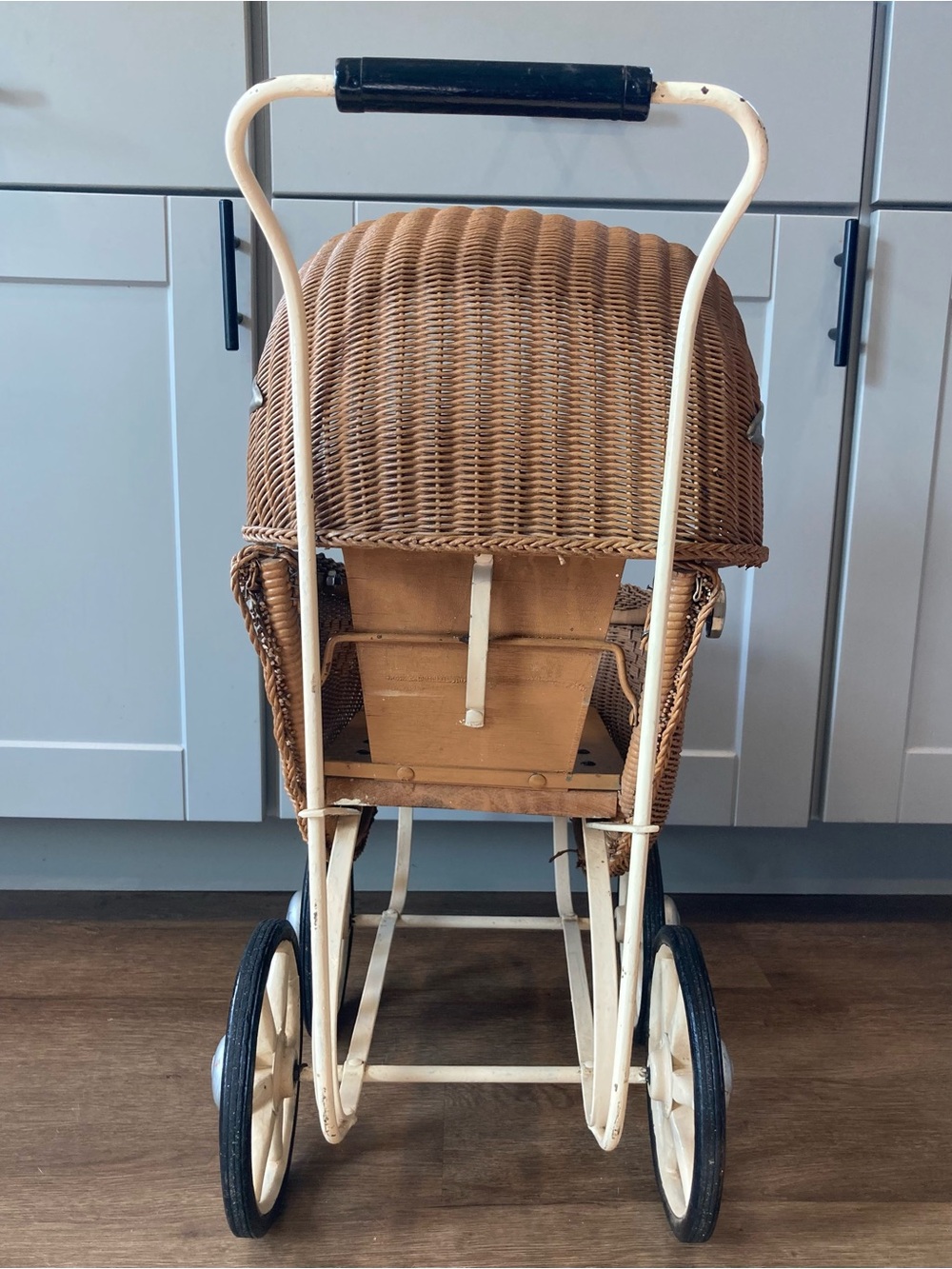 Vintage Wicker Baby Doll Carriage Pram Stroller For Repair/Parts - Picture 5 of 16